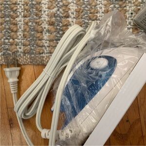 Sunbeam Hot 2 Trot Travel Iron - Blue and White